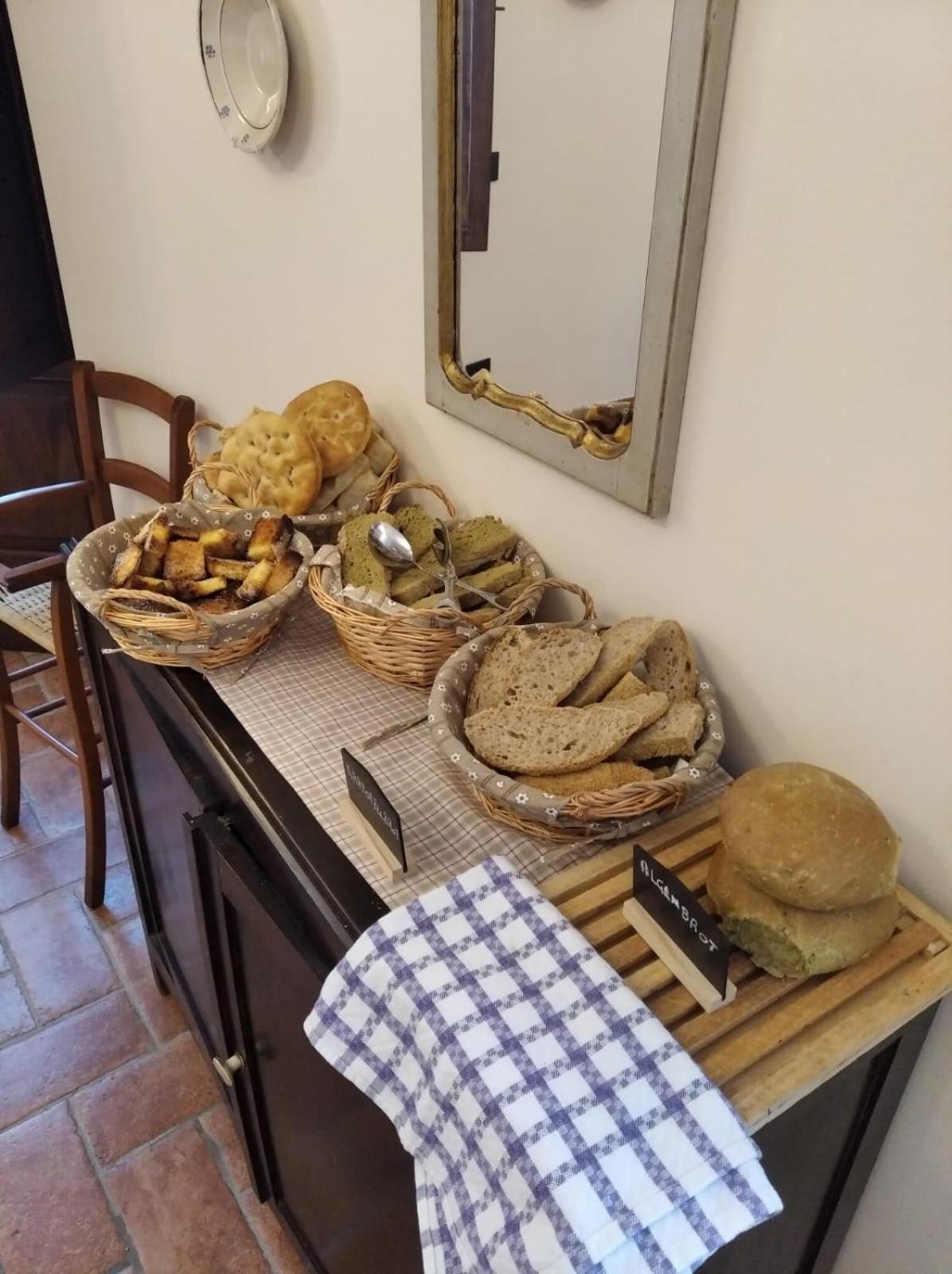 Alla Porta Di Sotto B&B Fivizzano Eksteriør bilde